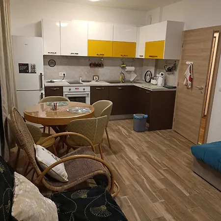 Cozy Flat Konstantin And Helena דירה וארנה